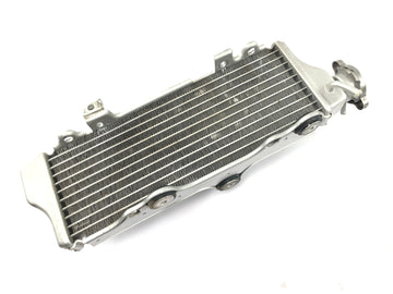 SWM RS 125 R B2 [2020] - Red del radiador del sistema de refrigeración del enfriador de agua del radiador en la parte delantera