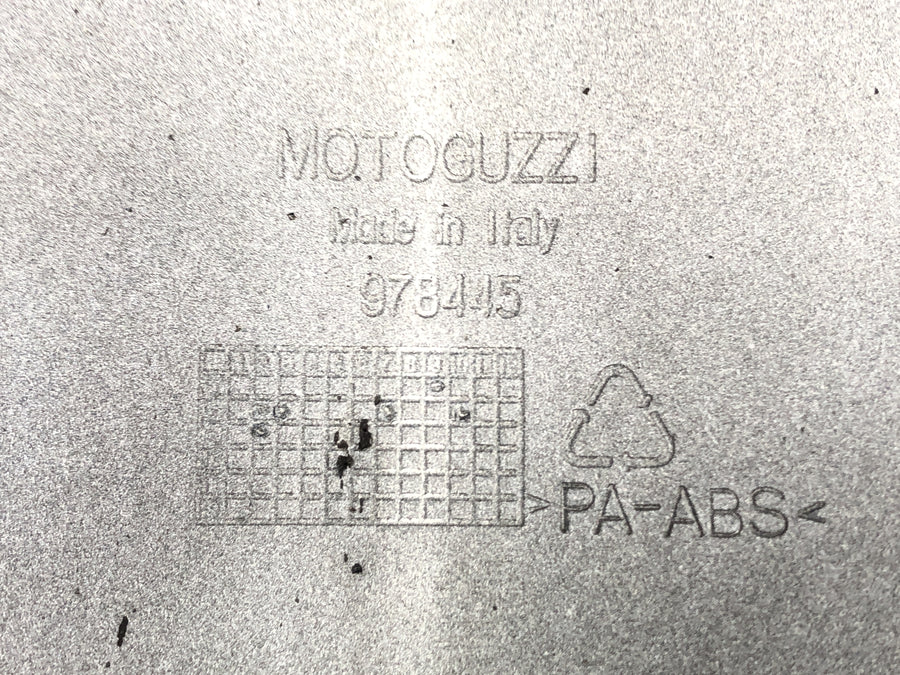 Moto Guzzi Stelvio 1200 4V [2009] - Hoja protectora de guardabarros en el guardabarros delantero de la rueda delantera