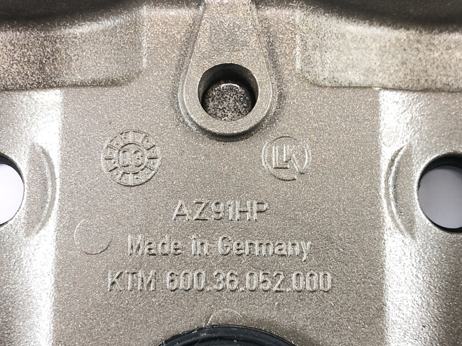 KTM 950 Adventure LC8 [2004] - tapa válvula trasera tapa culata tapa motor magnesio