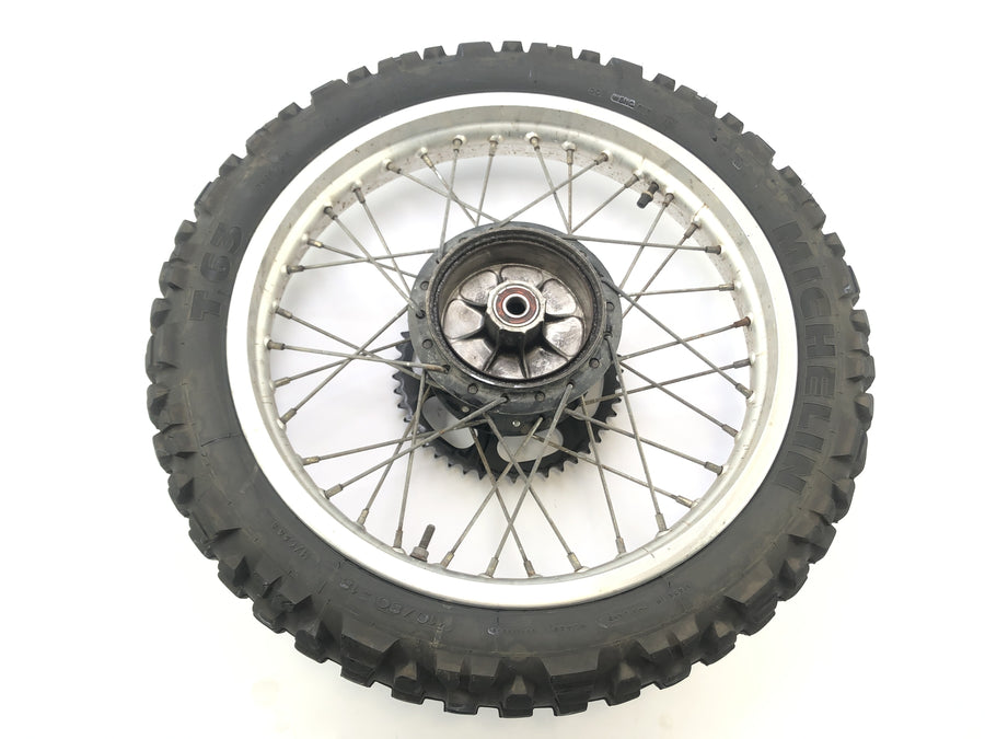 Yamaha XT 350 3YT / 55V [1990] - Rimbre de la rueda trasera con rueda de cadena en la parte posterior