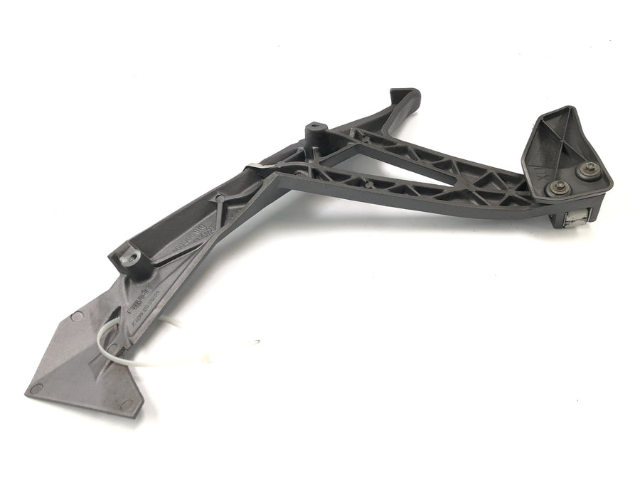 Aprilia RST 1000 FUTURA [2002] - PEDIA's Footrest a la derecha con Halter Footrest a la derecha