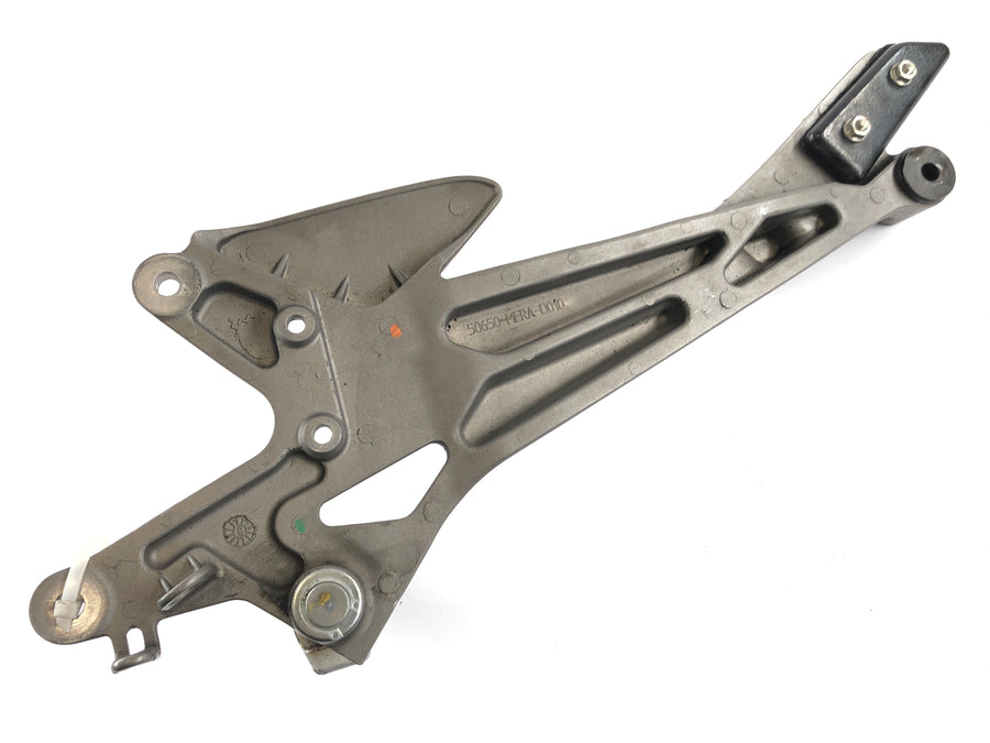Honda CBF 1000 A SC58 [2006] - Placa de reposapiés a la derecha