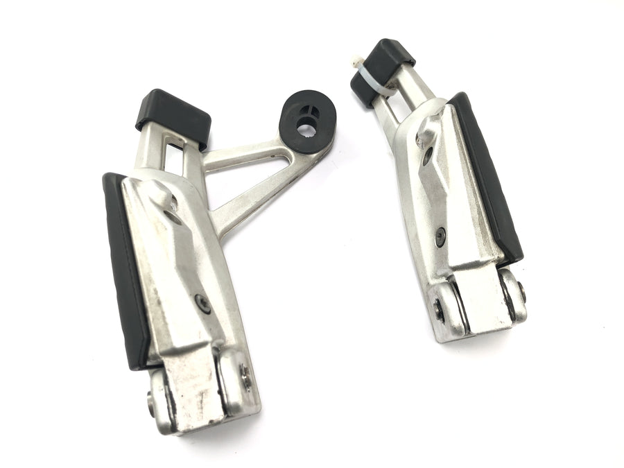 BMW R 1200 R R1ST [2008] - Estriberas para pasajero con soporte par izquierdo y derecho