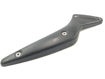 Suzuki VZ 1500 WVCU [2011] - Puntal de guardabarros trasero soporte izquierdo guardabarros trasero