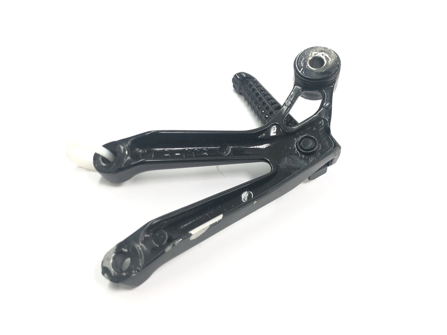 Yamaha YZF R1 RN04 [2001] - Reposapiés pasajero derecho