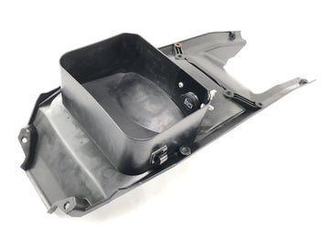 Moto Guzzi Stelvio 1200 4V [2009] - Protección de salpicaduras de la base trasera de revestimiento interior - 0