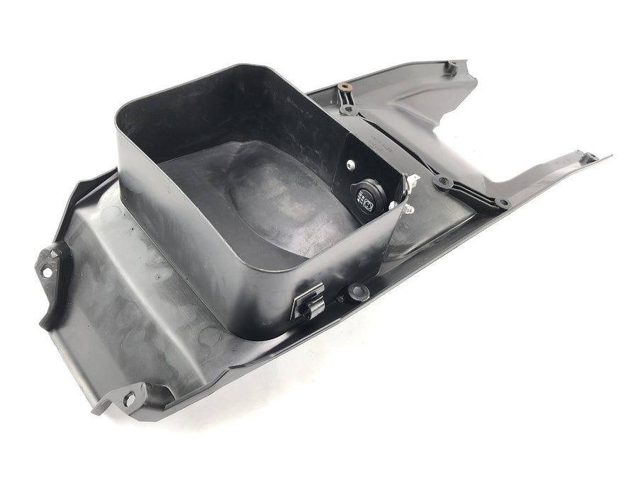 Moto Guzzi Stelvio 1200 4V [2009] - Protección de salpicaduras de la base trasera de revestimiento interior