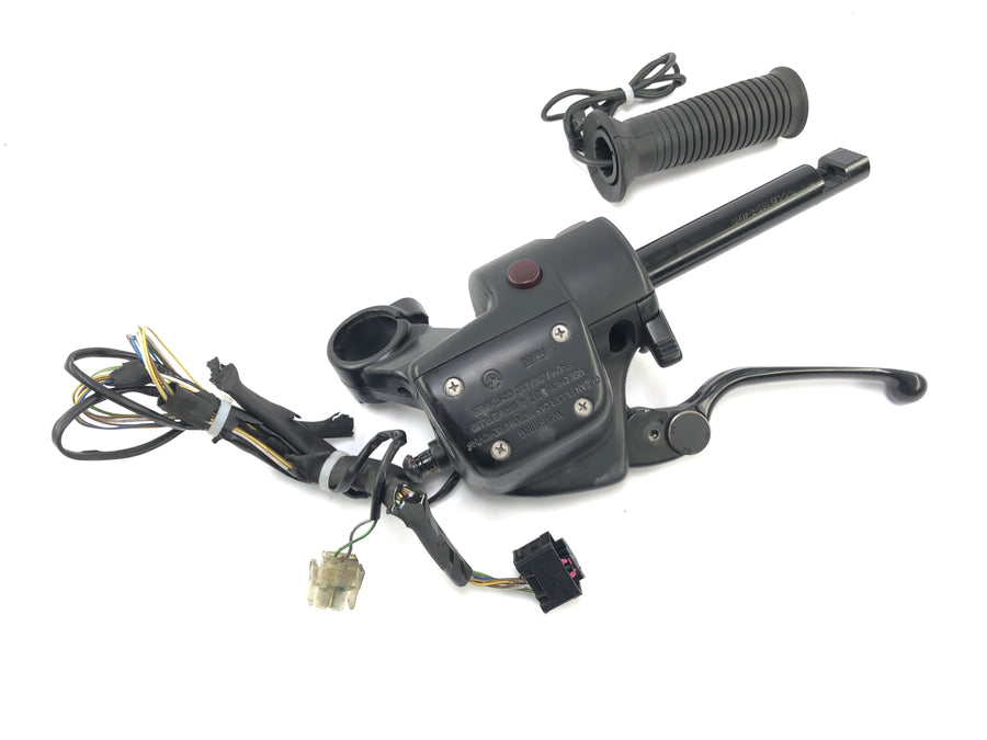 BMW R 1100 S R11S [2005] - Accesorios de manillar a la izquierda con un interruptor de manillar y bomba de embrague de dirección.