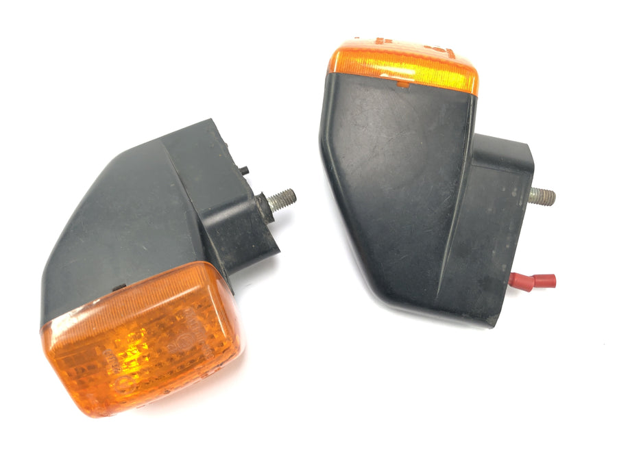 Honda NSR 125 JC22 [1998] - Lámpara de luz intermitente de la señal de giro llave en mano en la parte posterior y derecha
