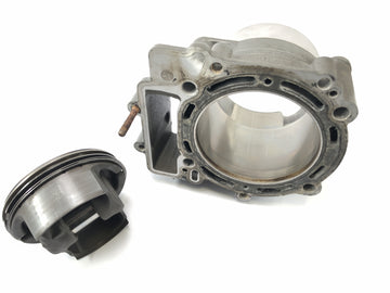 KTM 950 SM LC8 [2008] - Cilindro con pistones en la parte posterior - 0