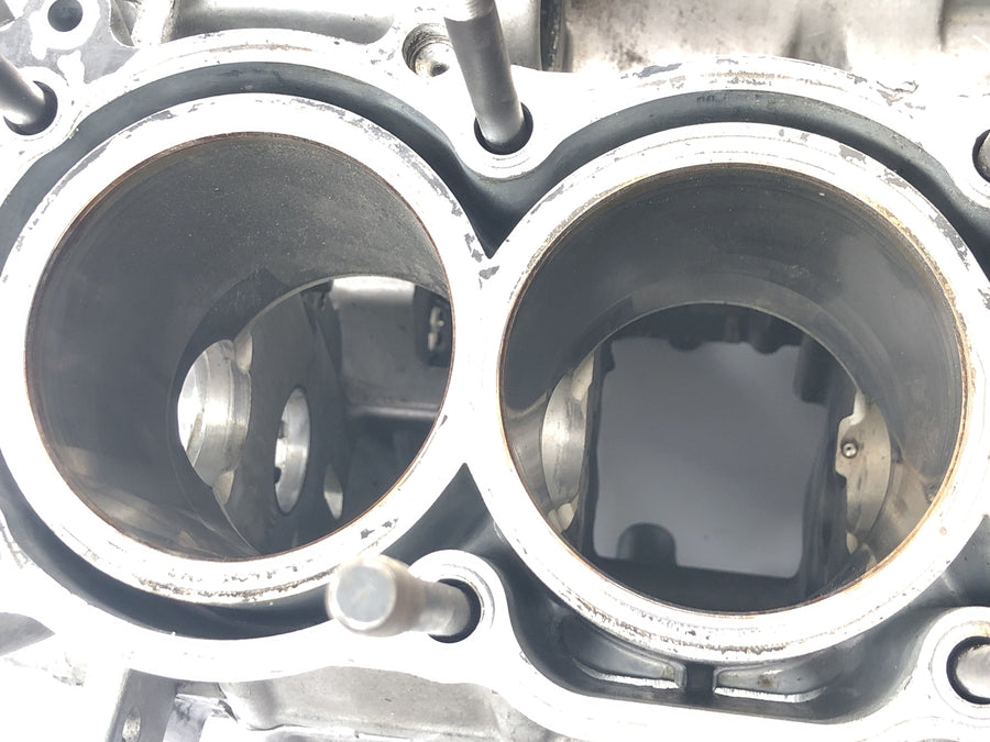 Yamaha YZF R1 RN04 [2001] - Bloque motor cárter cárter sin pistones