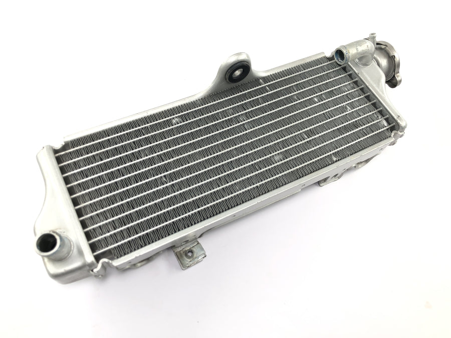 SWM RS 125 R B2 [2020] - Red del radiador del sistema de refrigeración del enfriador de agua del radiador en la parte delantera