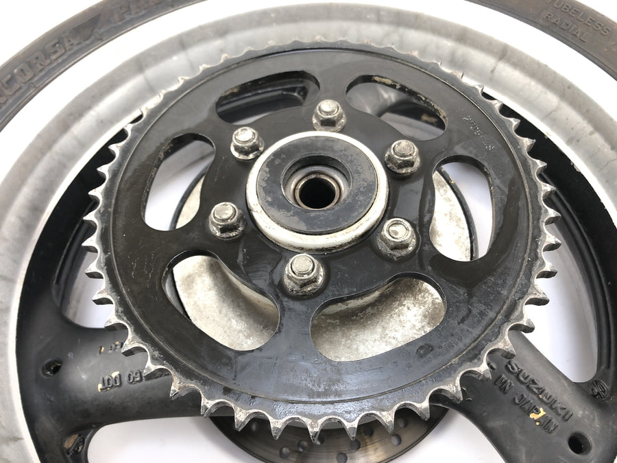 Suzuki GSX R 1100 GV73B [1990] - Rimbre de la rueda trasera en la parte posterior con disco de freno y rueda de cadena