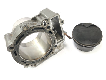 KTM 950 SM LC8 [2008] - Cilindro con pistones en la parte posterior