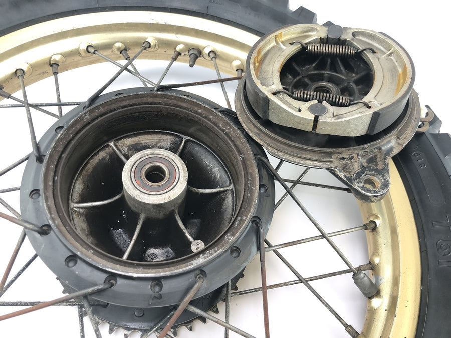 Yamaha XT 500 1U6 [1981] - Llanta trasera rueda de radios dorados 1,85 x 18" con freno de tambor