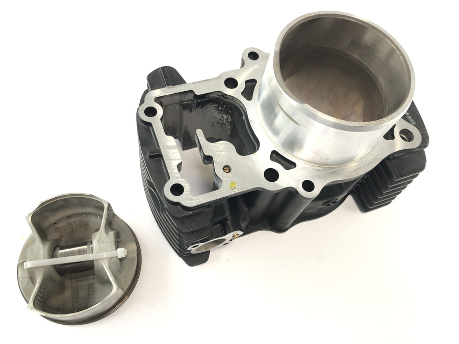 Suzuki VZ 1500 WVCU [2011] - Cilindro con cilindro de pistón trasero