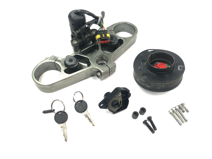 Moto Guzzi V10 Centauro [1998] - Juego de cerradura de encendido con puente de horquilla en la parte superior de la tapa del depósito