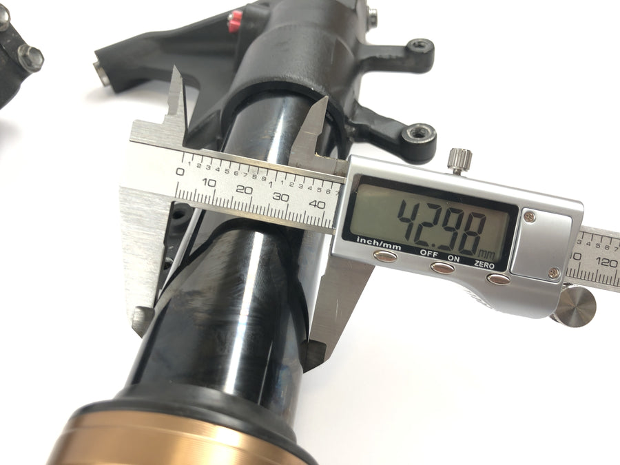 Suzuki GSX R 1000 WVB6 K6 [2006] - Horquilla telescópica delantera invertida con eje