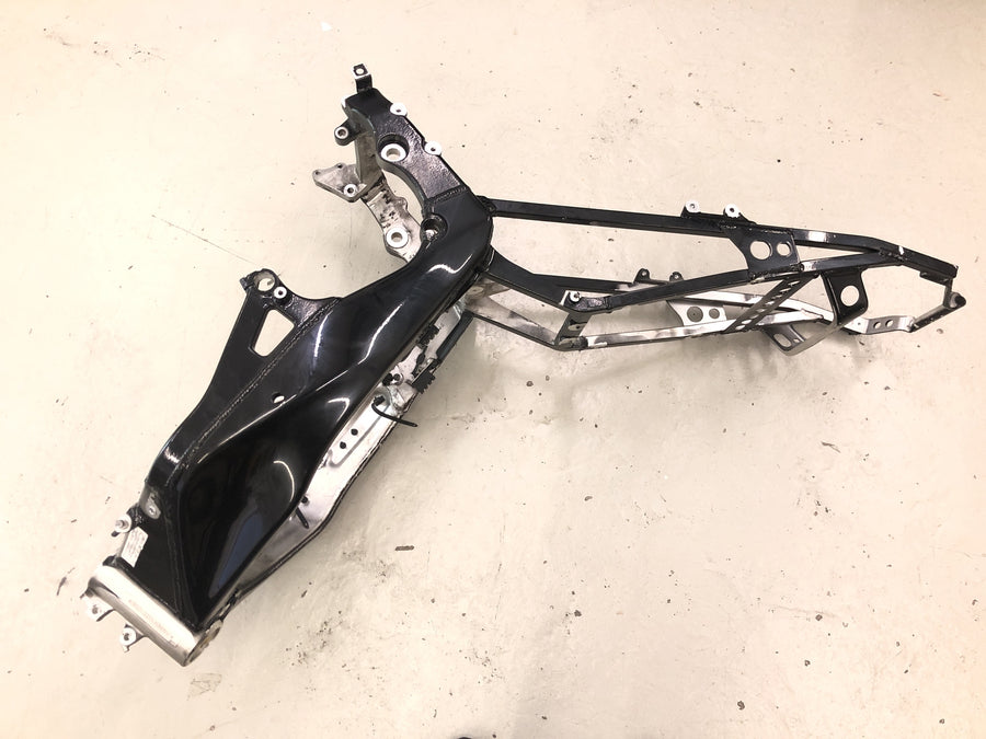 Yamaha YZF R1 RN04 [2001] - Chasis bastidor principal con papeles