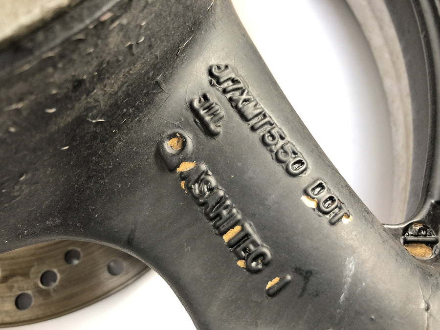 Suzuki GSX R 1100 GV73B [1990] - Rimbre de la rueda trasera en la parte posterior con disco de freno y rueda de cadena