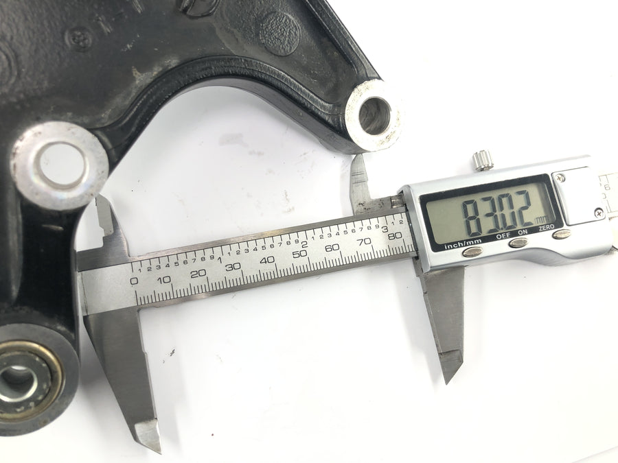 Triumph Daytona 900 T300D [1996] - Placa de anclaje de freno para soporte de pinza de freno trasero