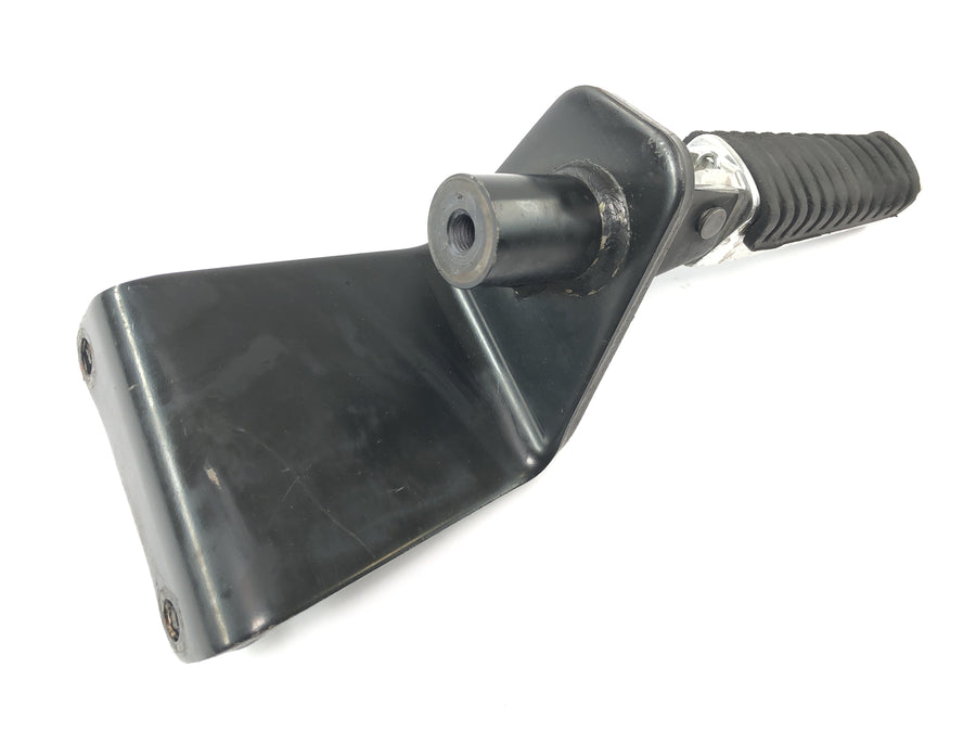 Suzuki VZ 1500 WVCU [2011] - Reposapiés conductor izquierdo Reposapiés conductor con soporte