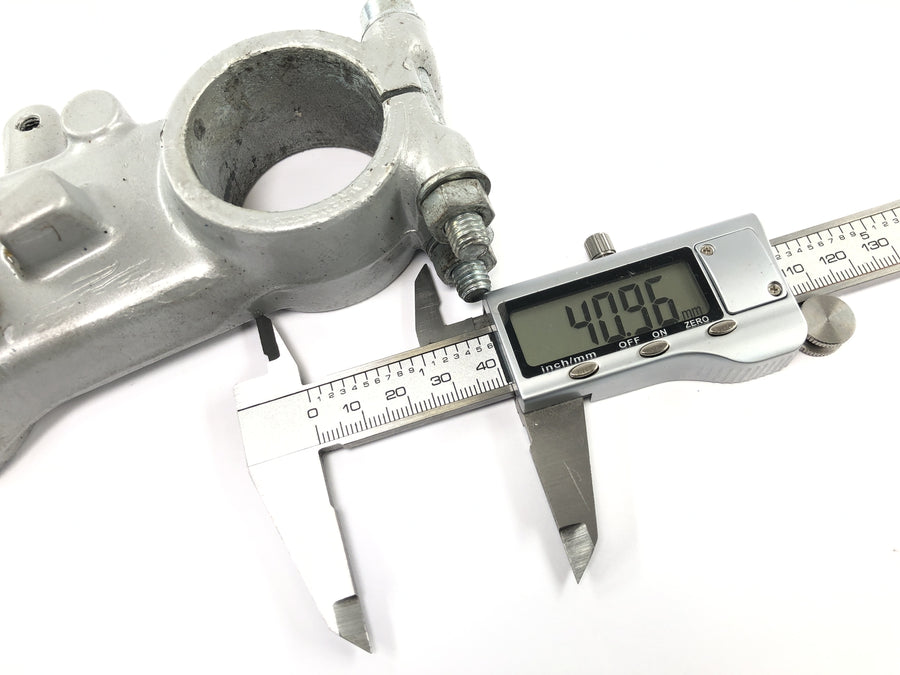 Yamaha DT 125 R DE03 [2000] - cabezal de dirección puente de horquilla inferior horquilla yugo tubo de dirección