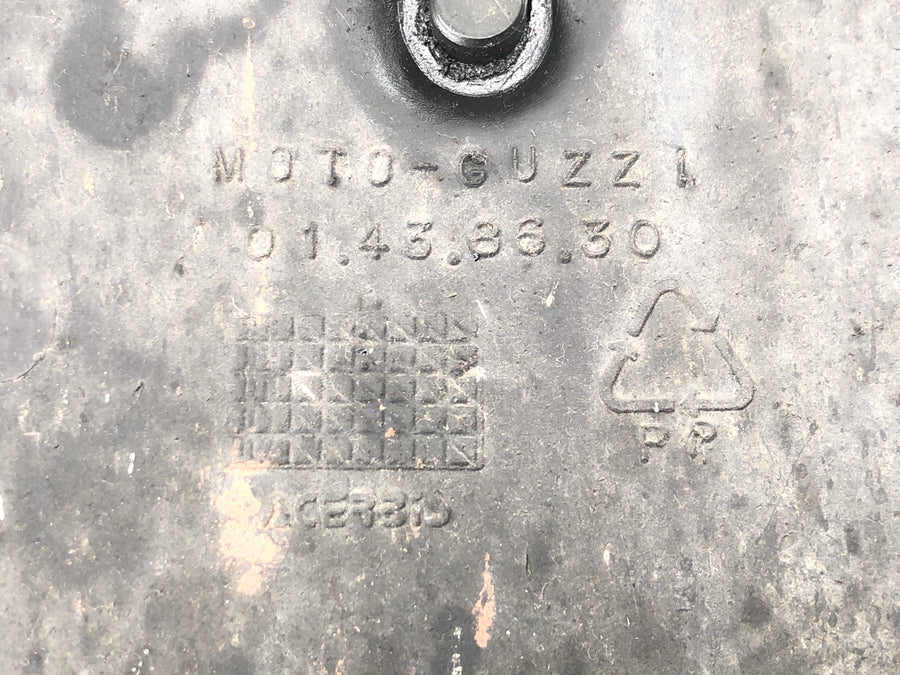 Moto Guzzi V11 Sport [1999] - soporte de matrícula protector contra salpicaduras de montaje de luz trasera