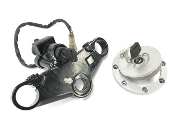 Honda NSR 125 JC22 [1998] - Puente de la bifurcación en la parte superior con bloqueo de la cubierta del tanque de bloqueo de encendido con llave