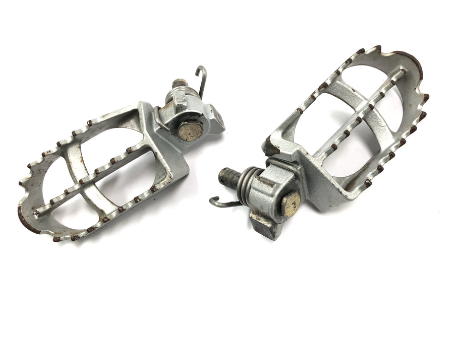 Husqvarna TE 610 H6 8AE [TE 570 H7] - Par de reposapiés para conductor