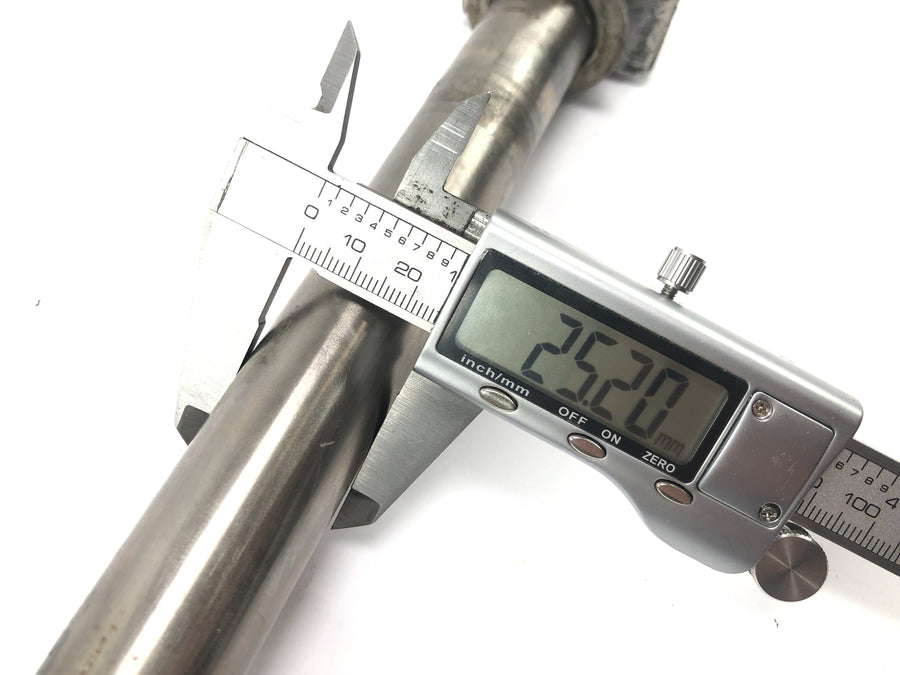 KTM Duke 690 A3 [2012] - Eje rueda trasera Eje rueda trasera