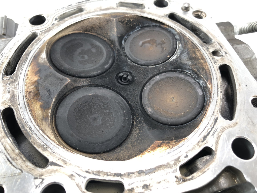 KTM 950 SM LC8 [2008] - cabeza de cilindro en la parte posterior