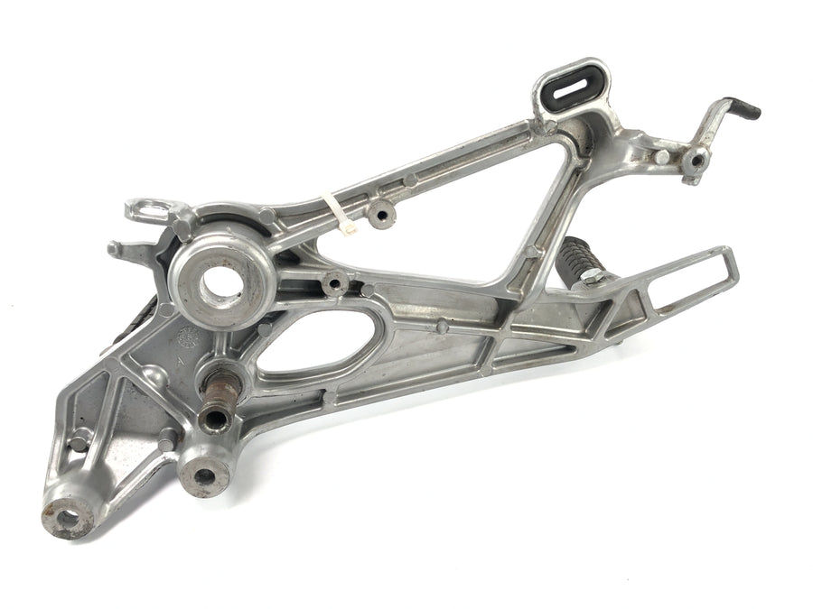 Honda SLR 650 RD09 [1997] - Sistema de reposapiés en el soporte del reposapiés derecho