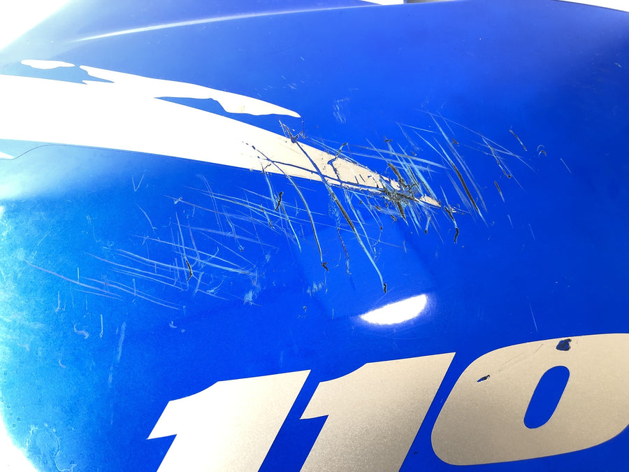 Suzuki GSX-R 1100 W GU75 C [1994] - Panel lateral carenado derecho con rayones
