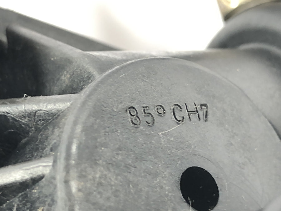 TRIUMPH DAYTONA 955I T595 [1998] - Caja del termostato del termostato del refrigerante