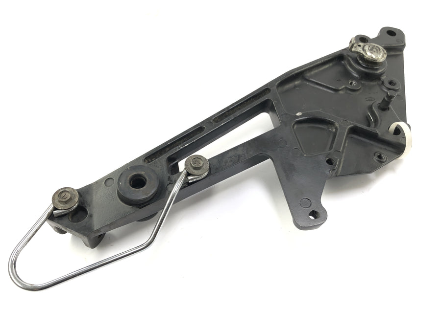 Kawasaki GPZ 1000 RX [1987] - Placa de reposapiés a la derecha