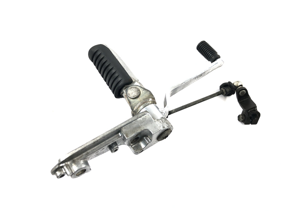 Kawasaki ZRX 1200 S ZRT20A [2001] - Sistema de reposapiés delantero izquierdo con palanca de cambios y reposapiés del conductor con varillaje de cambio