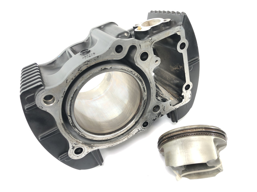 Suzuki VZ 1500 WVCU [2011] - cilindro con cilindro de pistón delantero