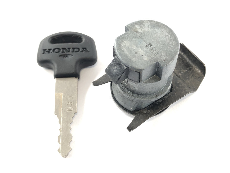 Honda Goldwing GL 1100 SC02 [1980] - Castillo para tapa de combustible