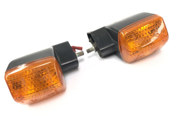 Honda NSR 125 JC22 [1998] - Lámpara de luz intermitente de la señal de giro llave en mano en la parte posterior y derecha