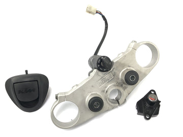 KTM 690 SM Prestige [2007] - Puente de la bifurcación en la parte superior con bloqueo de bloqueo de encendido Cubierta de bloqueo de encendido