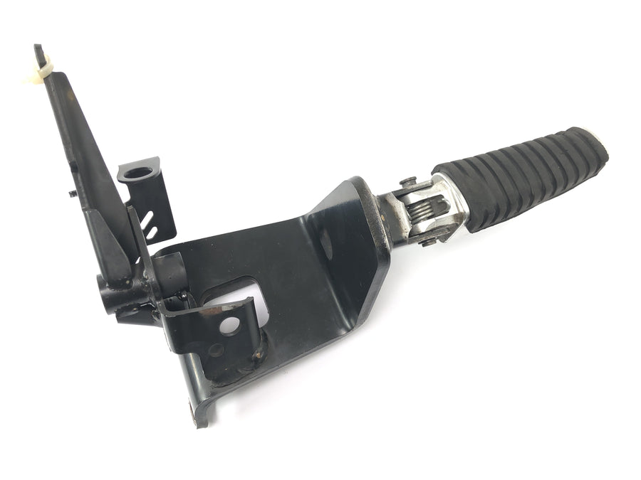 Suzuki VZ 1500 WVCU [2011] - Reposapiés conductor derecho Reposapiés conductor con soporte