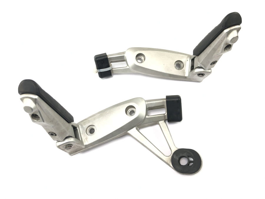 BMW R 1200 R R1ST [2008] - Estriberas para pasajero con soporte par izquierdo y derecho