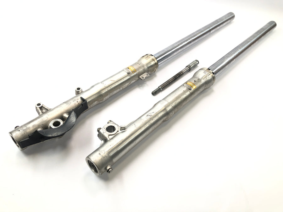 Honda XL 600 R PD03 [1986] - Horquilla telescópica con eje pasante
