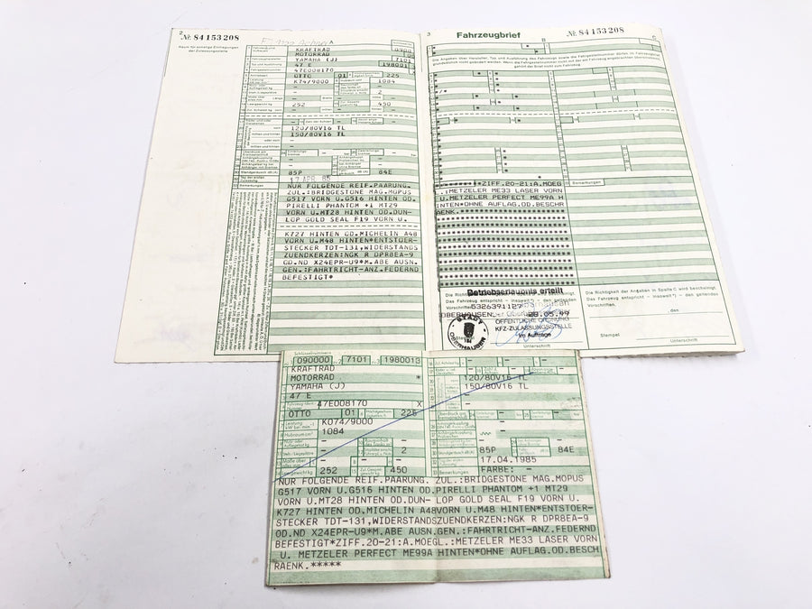 Yamaha FJ 1100 47e [1985] - Marco con documentos
