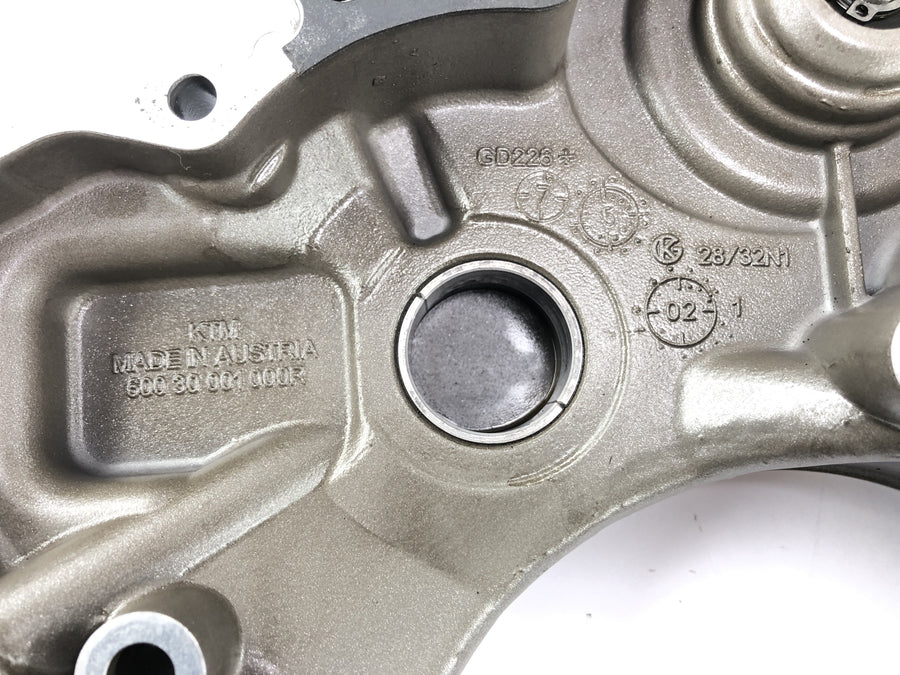 KTM 950 SM LC8 [2008] - Tapa de acoplamiento dentro de la tapa del motor de la cubierta de la bomba de agua a la derecha