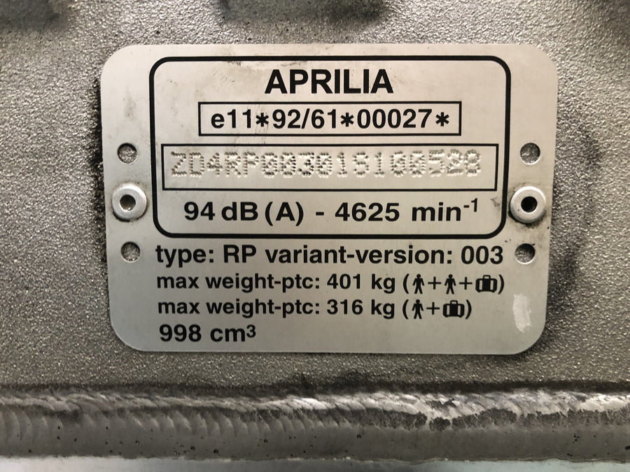 Aprilia RSV 1000 RP Mille [2001] - marco con papeles