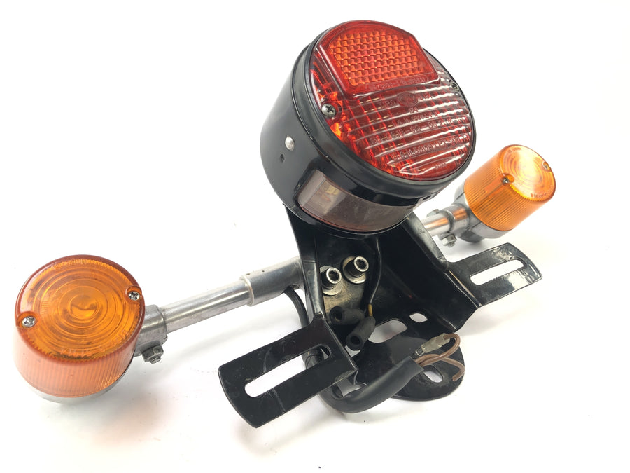 Moto Guzzi V7 Especial [1971] - Luz trasera con indicadores y grabación de matrícula