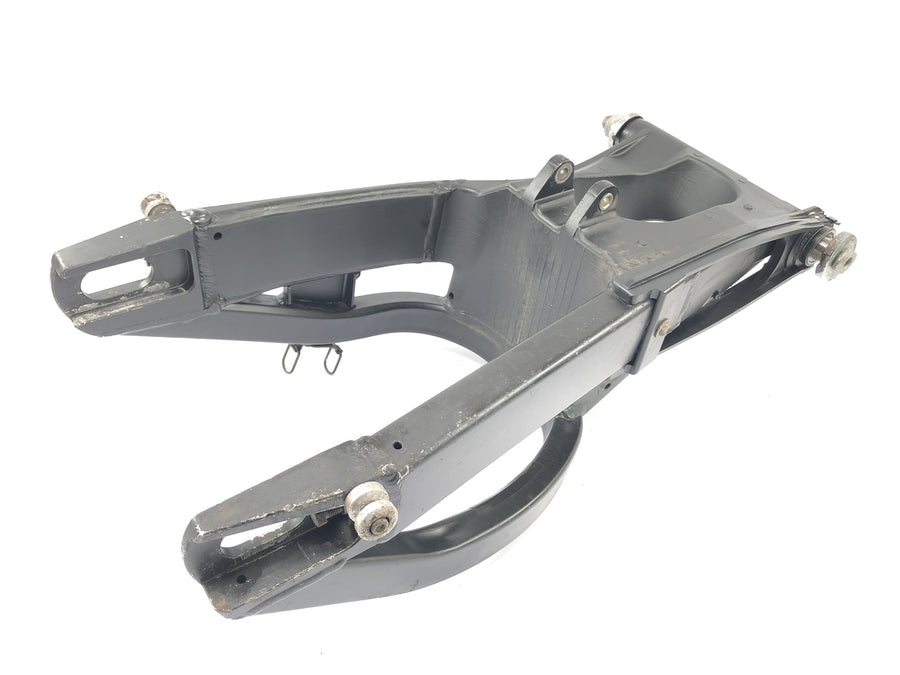 Yamaha YZF R1 RN09 [2003] - brazo oscilante de la rueda trasera en la parte posterior
