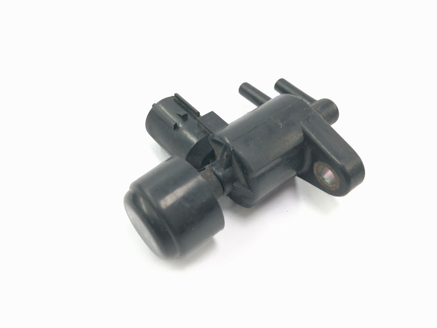 Honda VFR 800 FI RC46 [1999] - Solenoide de válvula solenoide del sensor de aire